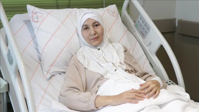 Kazašskej žene odstránili z brucha asi 45-centimetrový nádor